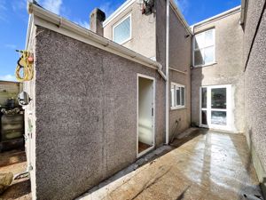 Photo 25- click for photo gallery